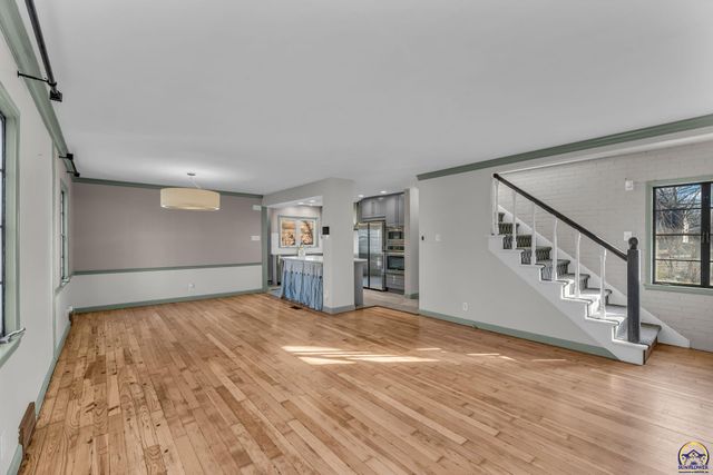 1636 SW Pembroke LN, Topeka, KS 66604