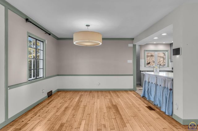 1636 SW Pembroke LN, Topeka, KS 66604