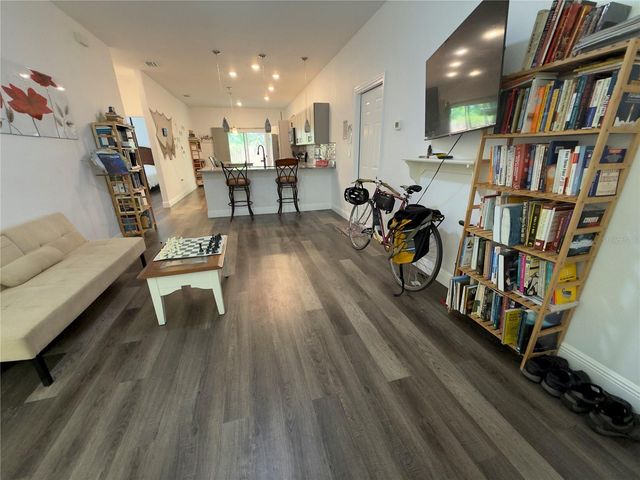 3204 E MOHAWK AVENUE, Tampa, FL 33610