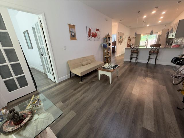 3204 E MOHAWK AVENUE, Tampa, FL 33610