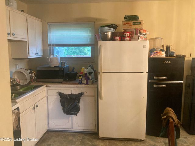 9722 Scarborough Ave, Louisville, KY 40272