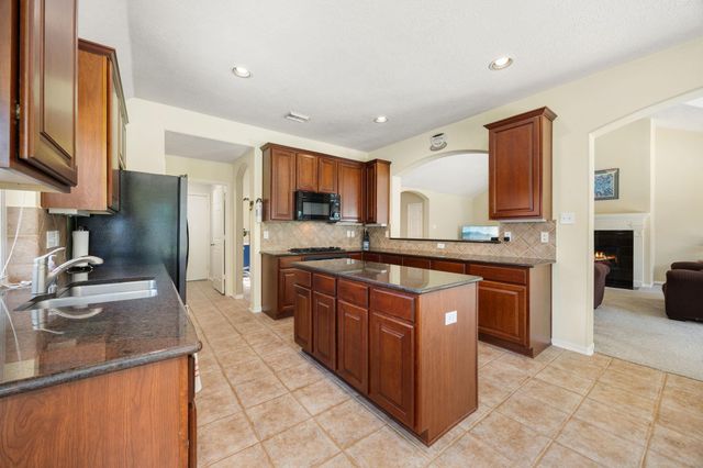 170 W Drifting Shadows Circle, Conroe, TX 77385