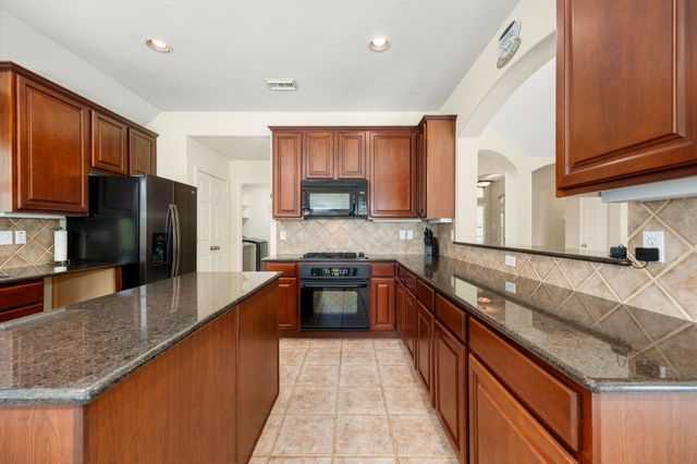 170 W Drifting Shadows Circle, Conroe, TX 77385