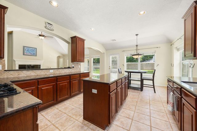 170 W Drifting Shadows Circle, Conroe, TX 77385