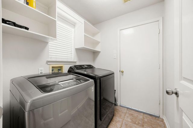 170 W Drifting Shadows Circle, Conroe, TX 77385