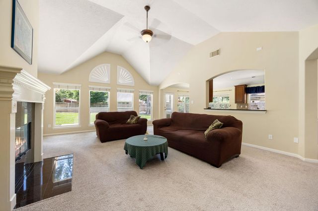 170 W Drifting Shadows Circle, Conroe, TX 77385
