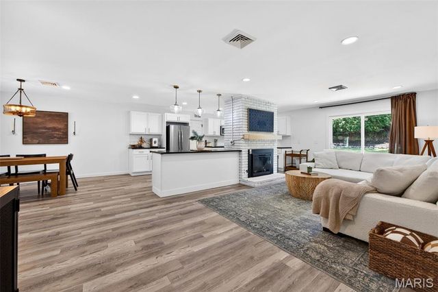 12555 Pepperwood Drive, St Louis, MO 63146