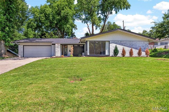 12555 Pepperwood Drive, St Louis, MO 63146