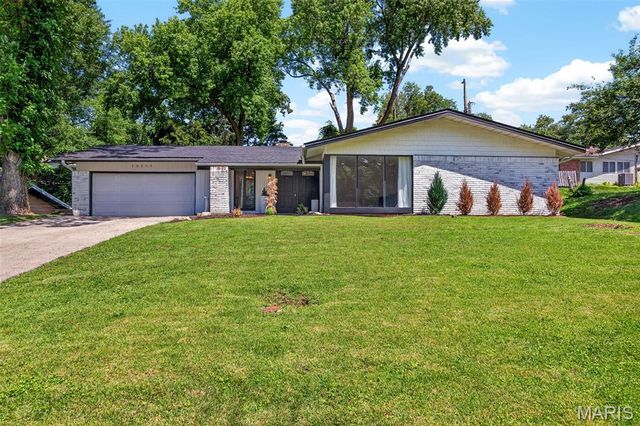 12555 Pepperwood Drive, St Louis, MO 63146