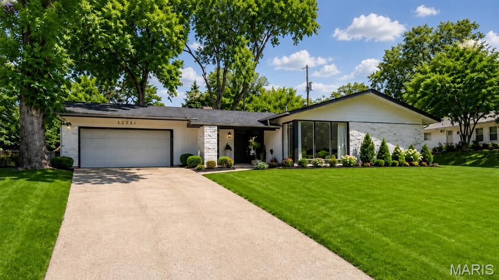 12555 Pepperwood Drive, St Louis, MO 63146