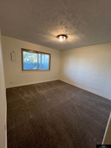 2909 S 160 Plaza, Omaha, NE 68130