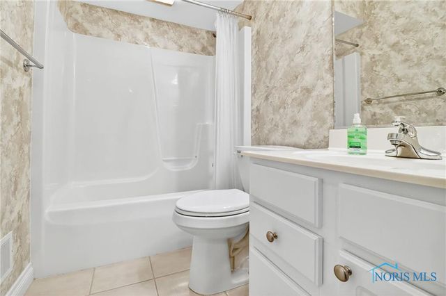 26336 E Wexford Drive, Perrysburg, OH 43551