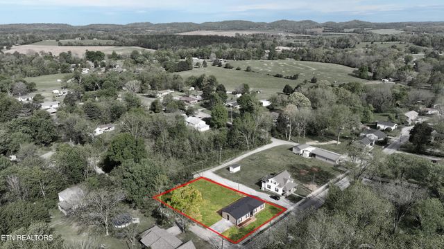 9 Hamilton Ave, Englewood, TN 37329