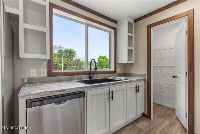 9 Hamilton Ave, Englewood, TN 37329