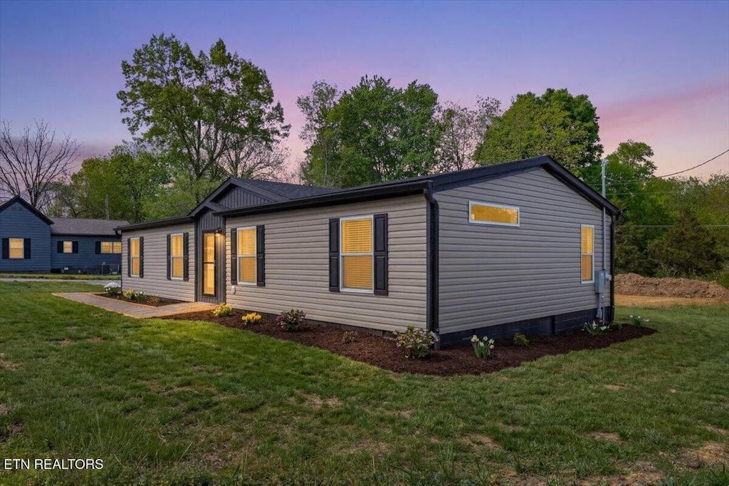 9 Hamilton Ave, Englewood, TN 37329