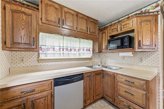 1027 Venice Ave, East Mckeesport, PA 15035