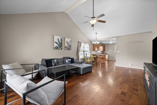 1640 Buchanon Dr, Clarksville, TN 37042