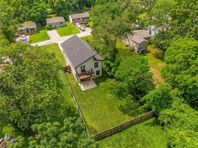 9325 Walnut Street, Kansas City, MO 64114