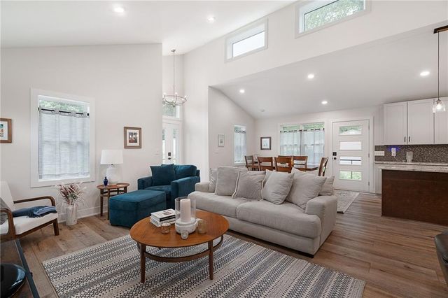 9325 Walnut Street, Kansas City, MO 64114
