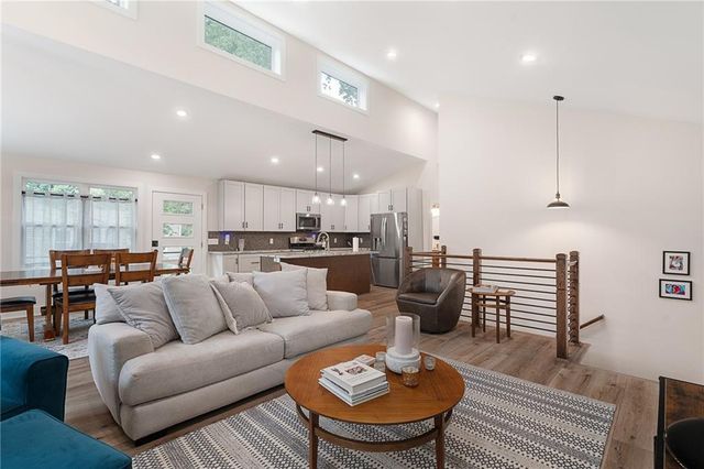 9325 Walnut Street, Kansas City, MO 64114