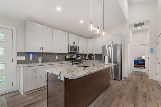 9325 Walnut Street, Kansas City, MO 64114