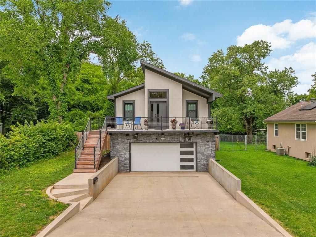9325 Walnut Street, Kansas City, MO 64114