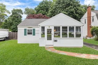 22 Arthur St, Framingham, MA 01702