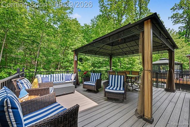 28614 Cottage Lane, New Hudson, MI 48165