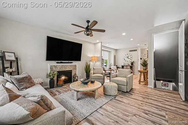28614 Cottage Lane, New Hudson, MI 48165