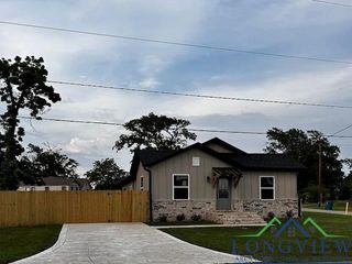 207 Oaklawn Dr, Henderson, TX 75654