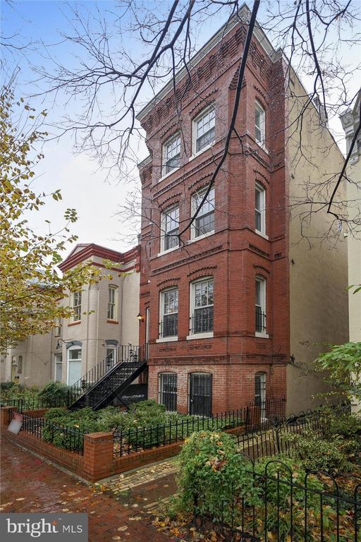 651 CONSTITUTION AVENUE, Washington, DC 20002