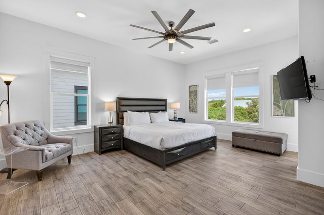 37 W Seahorse Circle, Santa Rosa Beach, FL 32459