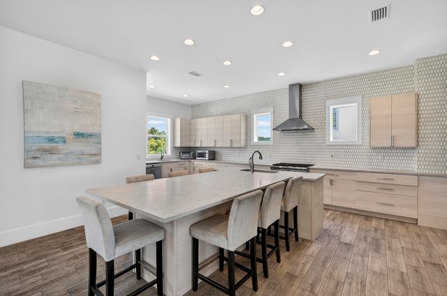 37 W Seahorse Circle, Santa Rosa Beach, FL 32459