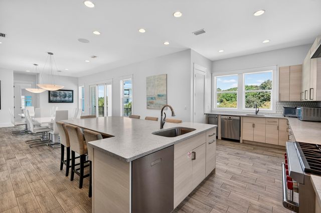 37 W Seahorse Circle, Santa Rosa Beach, FL 32459