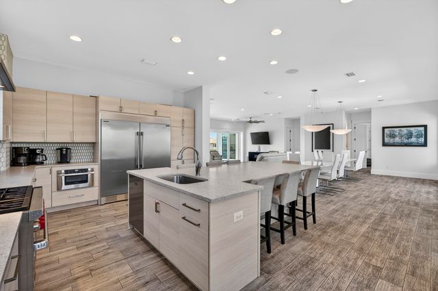 37 W Seahorse Circle, Santa Rosa Beach, FL 32459