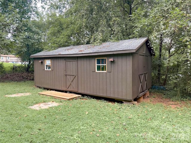 3556 Oakwood Avenue, Claremont, NC 28610