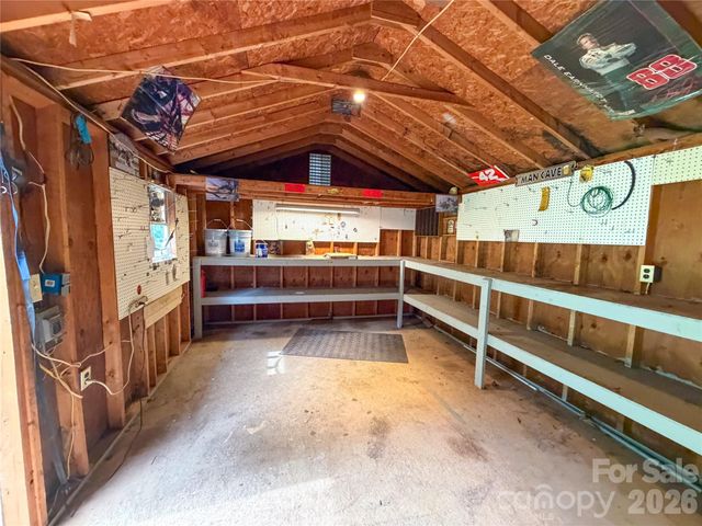 3556 Oakwood Avenue, Claremont, NC 28610