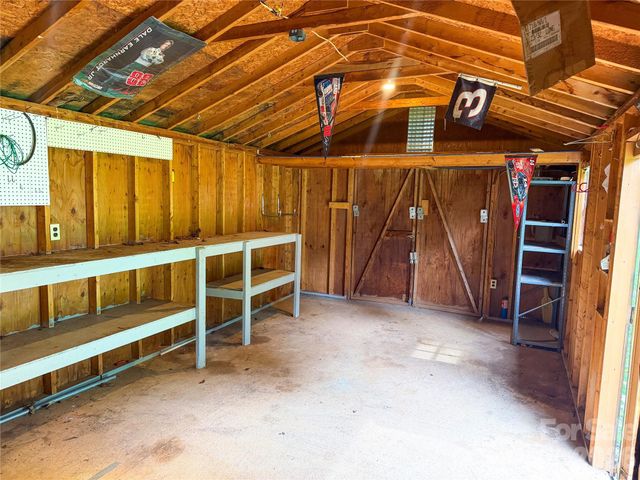3556 Oakwood Avenue, Claremont, NC 28610