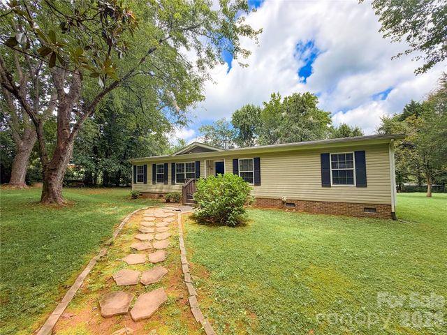 3556 Oakwood Avenue, Claremont, NC 28610