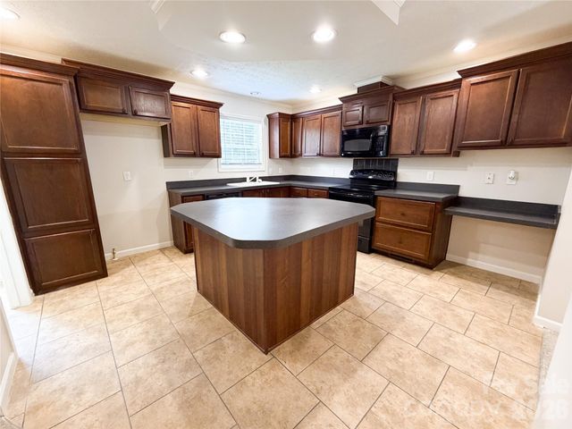 3556 Oakwood Avenue, Claremont, NC 28610