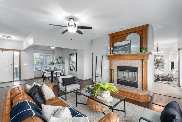 1361 N Lake Edge Cir, Goddard, KS 67052