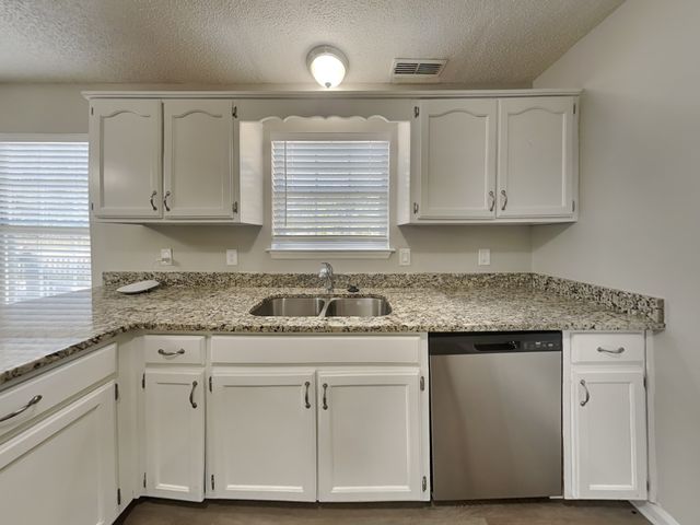 689 Hollandale Rd, La Vergne, TN 37086