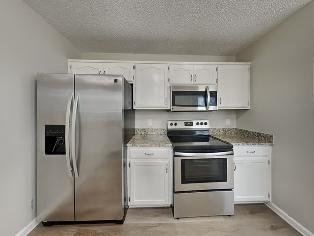 689 Hollandale Rd, La Vergne, TN 37086