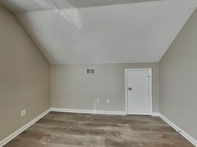 689 Hollandale Rd, La Vergne, TN 37086