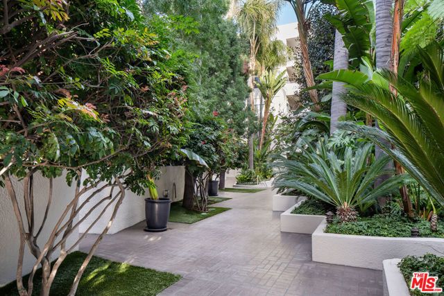 1131 Alta Loma Road 412, West Hollywood, CA 90069