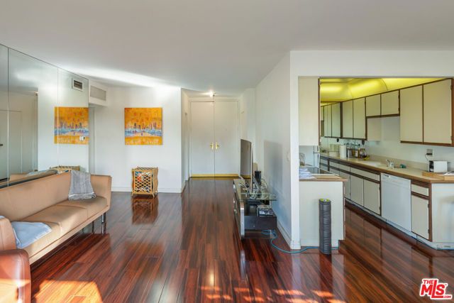 1131 Alta Loma Road 412, West Hollywood, CA 90069