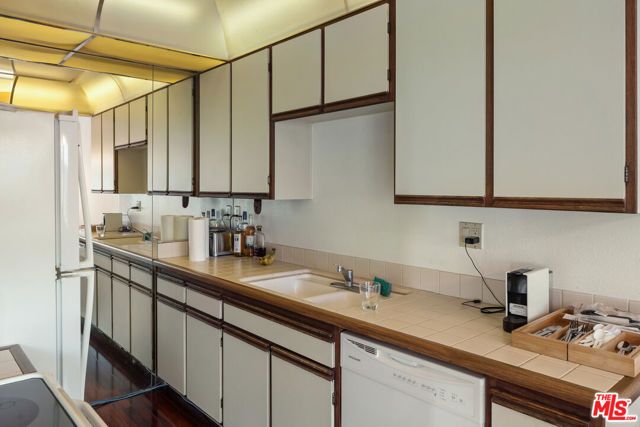 1131 Alta Loma Road 412, West Hollywood, CA 90069