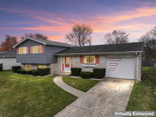 2407 N Champlain Street, Arlington Heights, IL 60004