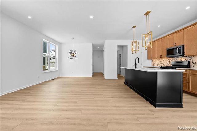 10633 Barrett, Plymouth, MI 48170