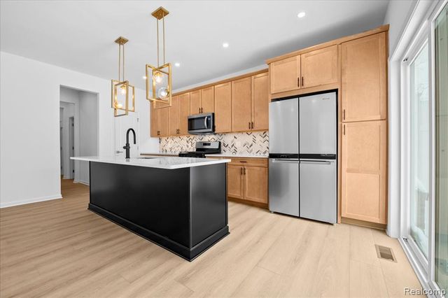 10633 Barrett, Plymouth, MI 48170